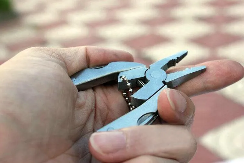 Portable Multifunction Folding Plier